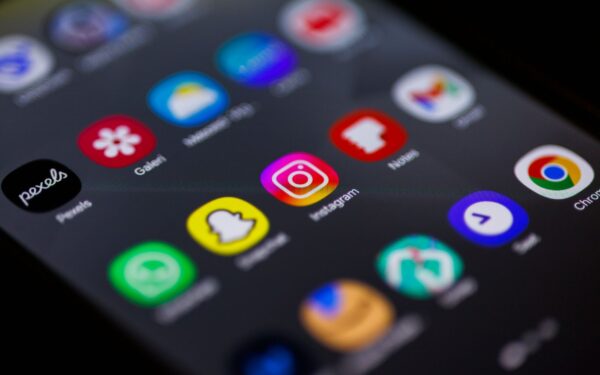 Slik rydder du opp i app-kaoset: enkel metode som gir ro på mobilen
